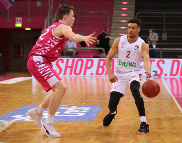 蕾哈娜等艺 蕾哈娜等艺