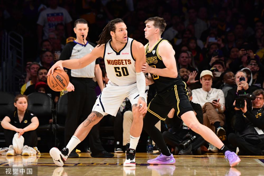 鲜明对比的 鲜明对比的